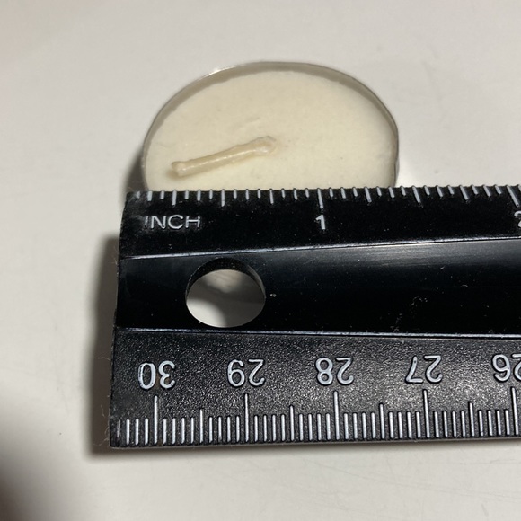 HARRY & DAVID BEAUTIFUL FESTIVE ROUND BOX FILLED WITH 24 TEA LIGHTS - Picture 7 of 8